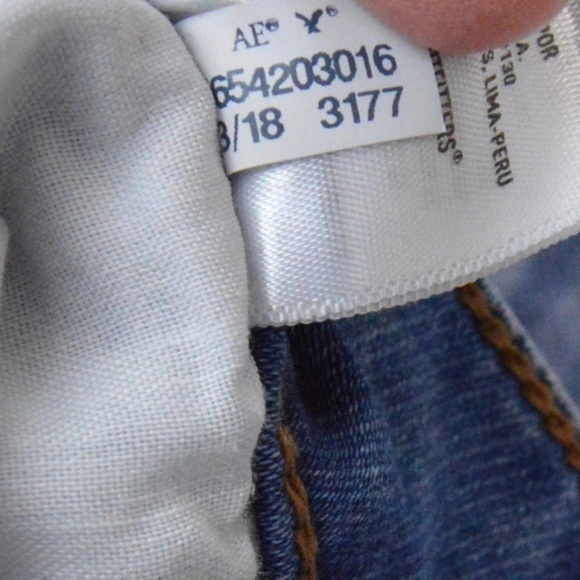 American Eagle Hi-Rise Jegging Crop, Stretch - Size 2, Light Wash - Picture 10 of 10